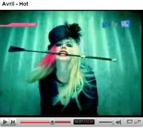 AVRIL_HOT_2-07.jpg